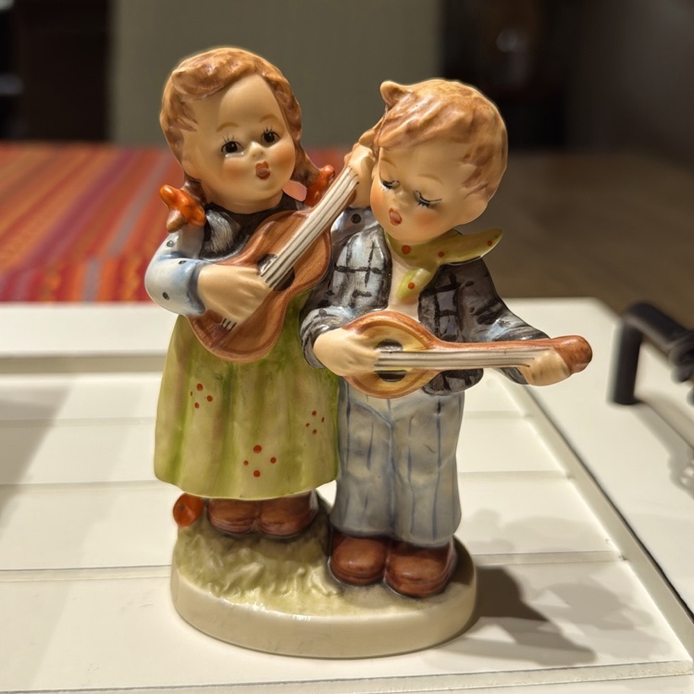 Goebel Hummel "HAPPY DAYS" HUM 150 2/0 TMK6 Goebel Germany MINT signed 87